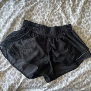 Lululemon hotty hot shorts 2.5